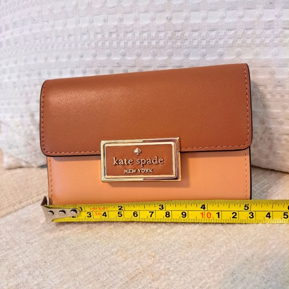 NWT KATE SPADE Colorblock Tan Brown Leather Wallet with Card Slots NEW WITH TAG - Picture 2 of 5